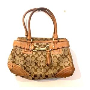 Free Shipping!Coach purse gotta go! Make an offer!
